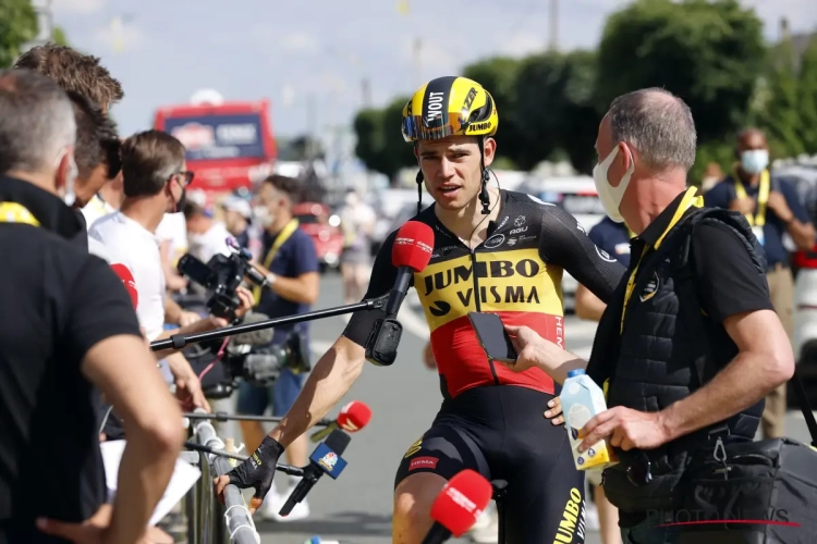 Wout van Aert en Kasper Asgreen praten het uit aan de finish na bruusk manoeuvre