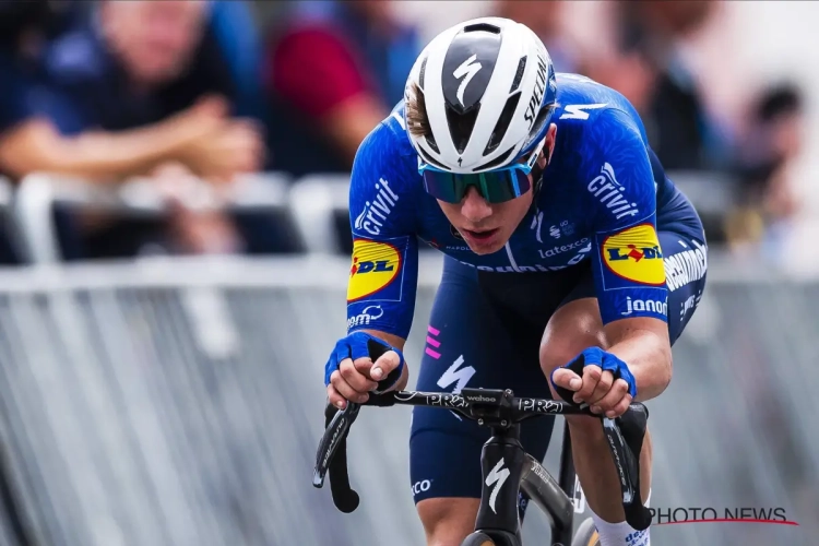 Remco Evenepoel rondt solo na neutralisatie dan toch af en solliciteert met winst in Druivenkoers naar WK-plek