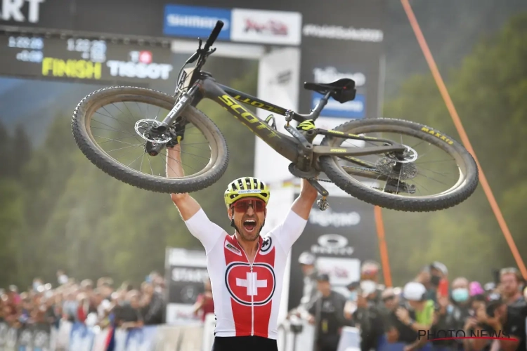 Nino Schurter nog wat onsterfelijker in mountainbikewereld na 9de wereldtitel, Britse veldrijdster wint bij de vrouwen