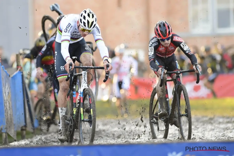 Mathieu van der Poel vertrekt later dan gepland op stage: Nederlander zit met knieblessure 