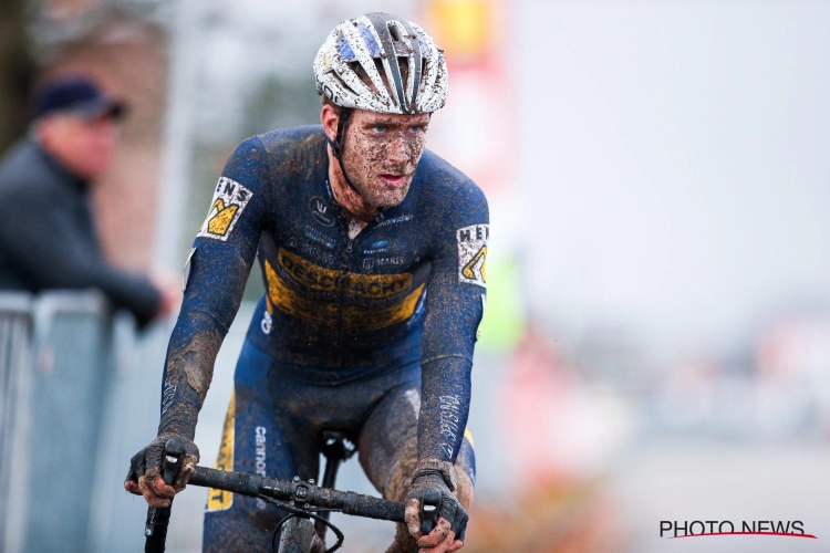 Tim Merlier speelt titel Belgisch kampioen beachrace kwijt: "Wat is dat allemaal?"