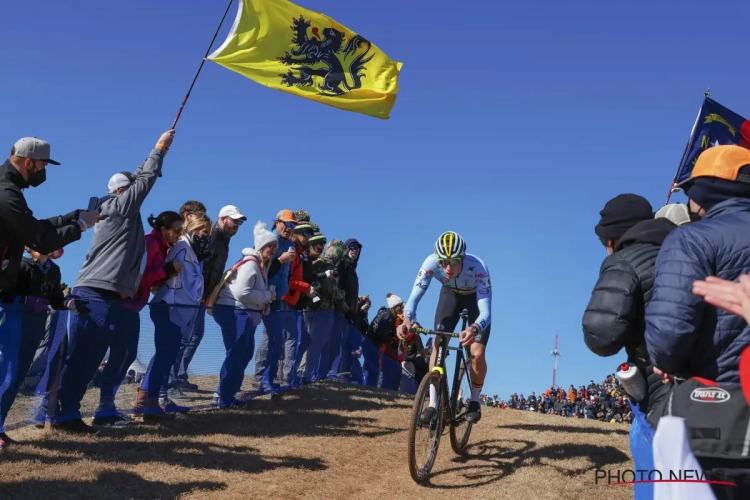 Wereldkampioen beloften Joran Wyseure valt compleet stil op Koppenberg en wordt nog geklopt door Van De Putte