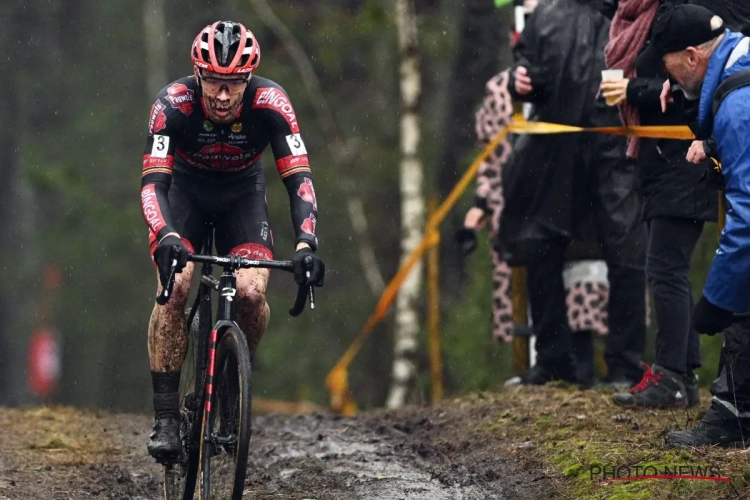 Laurens Sweeck wint bewogen Sluitingsprijs voor derde keer op rij, Nys op podium