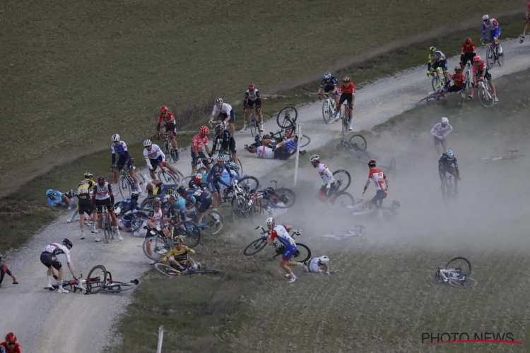 🎥 Deze massale en spectaculaire valpartij zorgde voor zo veel averij in Strade Bianche