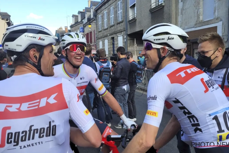 Mads Pedersen ontpopt zich tot grappenmaker op persbabbel van Trek-Segafredo