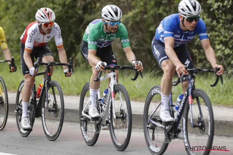 🎥 De dalerskunsten van Evenepoel? In de afdaling de rest onder druk zetten aan 80 per uur blijkt geen probleem!