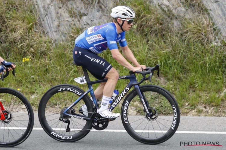 Remco Evenepoel verovert de leiderstrui in de Ronde van het Baskenland, opnieuw ritwinst voor Ineos