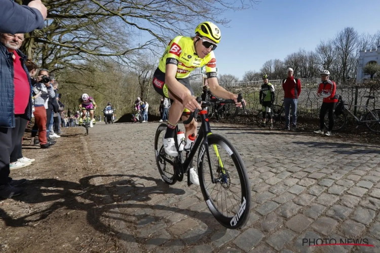 🎥 Prachtige en unieke beelden: Bas Tietema giet calvarietocht in Parijs-Roubaix in filmpje