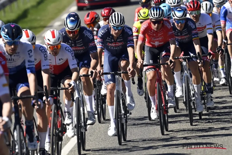 Mathieu van der Poel en Wout van Aert missen nog voor eerste kasseien de eerste slag in Parijs-Roubaix