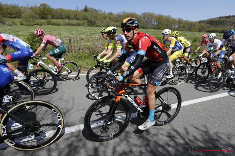 Dylan Teuns verslaat Valverde op Muur van Hoei en zorgt voor Belgische triomf in de Waalse Pijl!