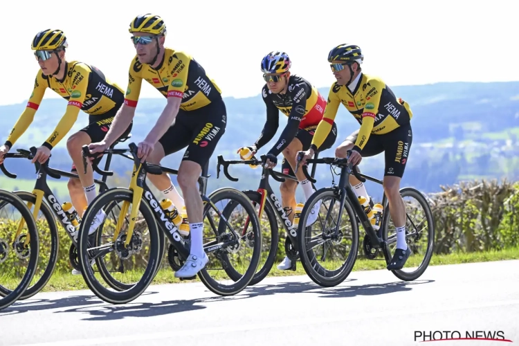 Wout van Aert verkent met zijn ploeg iconische beklimming uit de Tour de France