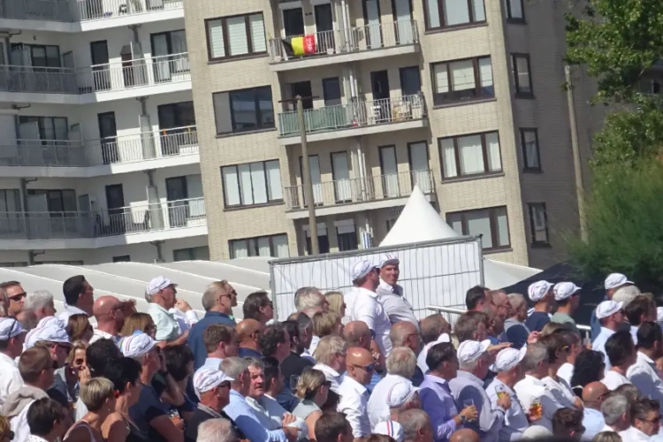 📷 Rijendikke mensenmassa volgde BK wielrennen in Middelkerke