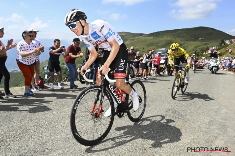 Tadej Pogacar draait de rollen om en bezoekt zijn vriendin in de Tour de France Femmes