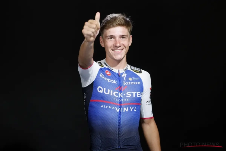 Remco Evenepoel voert weergaloze show op in Vuelta-tijdrit en pakt eerste ritzege in grote ronde