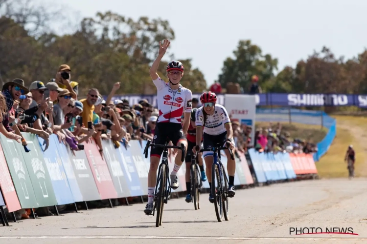 Van Empel trekt verbluffende seizoensstart door en maakt het af in sprint met 3: "Revanche op WK in Fayetteville"