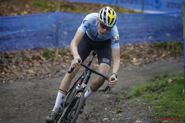 Ook Witse Meeussen rijdt podium bij U23, na zware val dan nog: "Ik wist even niet waar ik was, ik kreeg echt een klop" 