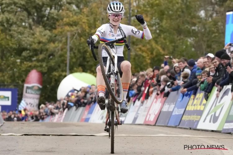 Puck Pieterse viert haar Europese titel met een wheelie: "Nog niet zeker of ik het WK rijd bij de beloften"