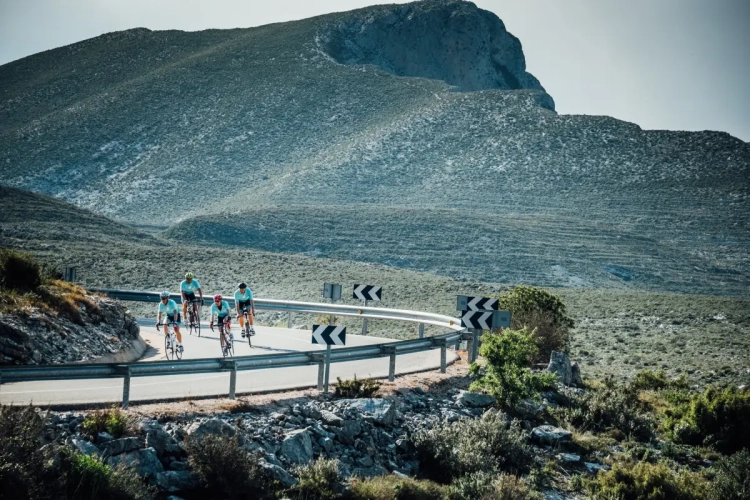 Triatlon-en granfondoploeg van ex-Belgisch kampioen triatlon staat voor druk 2023: "Activiteit opdrijven"