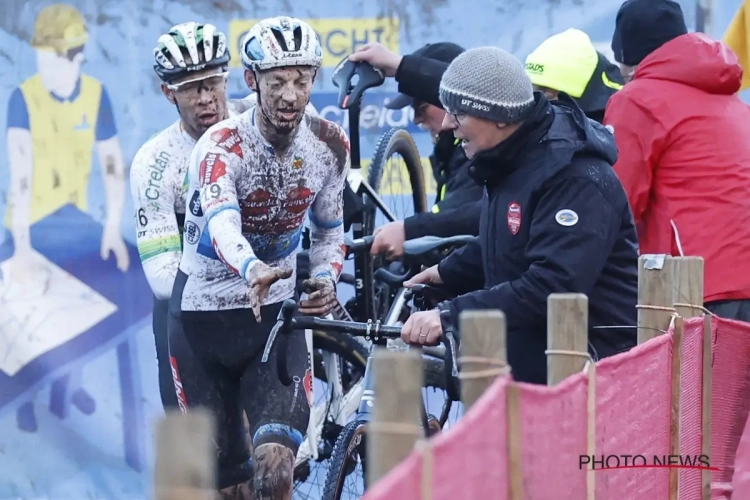 Niels Albert over incident Vanthourenhout-Sweeck op het BK: "Sweeck zei dat hij moedwillig werd gehinderd. Ik geloof het niet"