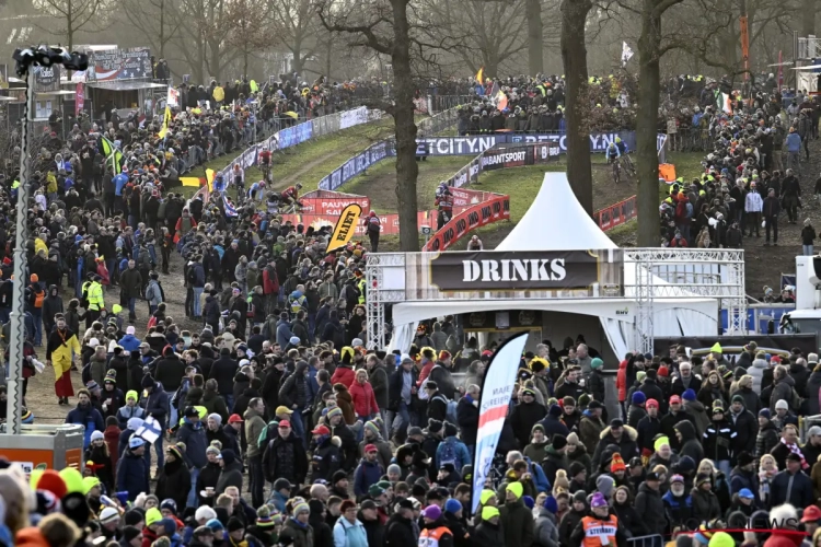 Bondscoach doet boekje open over verschil tussen Belgische en Nederlandse fans in de cross