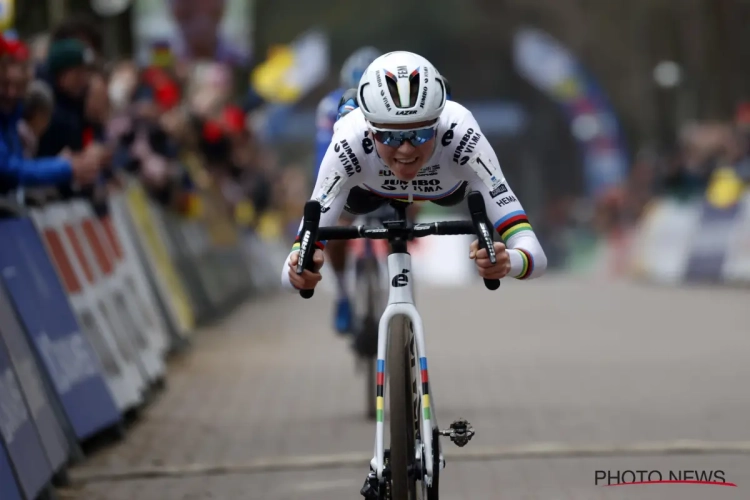 Alvarado legt Van Empel vuur aan de schenen in Lille, maar wereldkampioene wint eerste cross in regenboogtrui