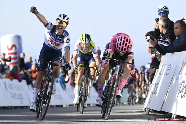 🎥 Ilan Van Wilder juicht net te vroeg en laat zich nog aftroeven door Magnus Cort op de meet in de Ronde van de Algarve