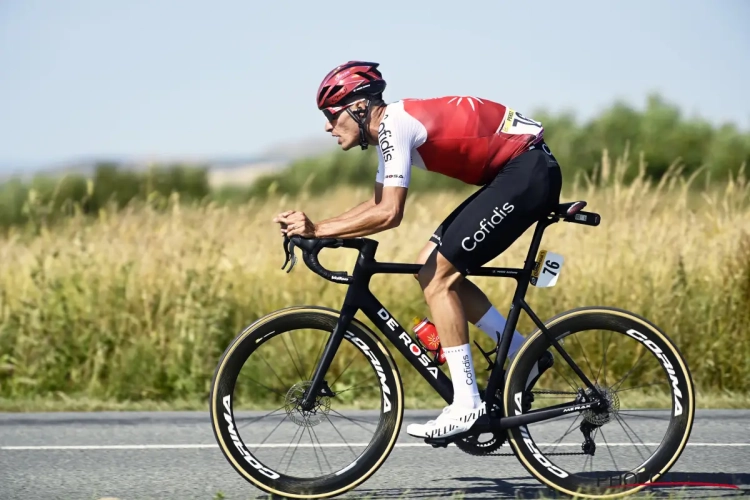 Anthony Perez voert in Frankrijk een straf nummer op en pakt in een windslag met een ferme solo uit