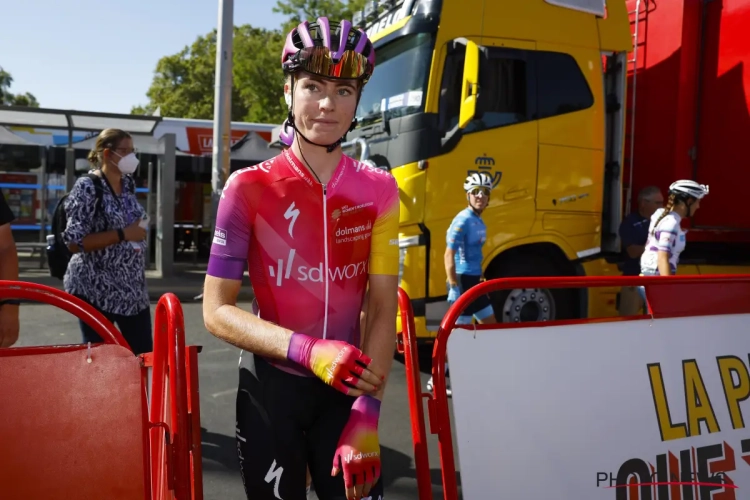 Demi Vollering grijpt nipt naast eindzege in La Vuelta en haalt nog eens uit naar Annemiek van Vleuten