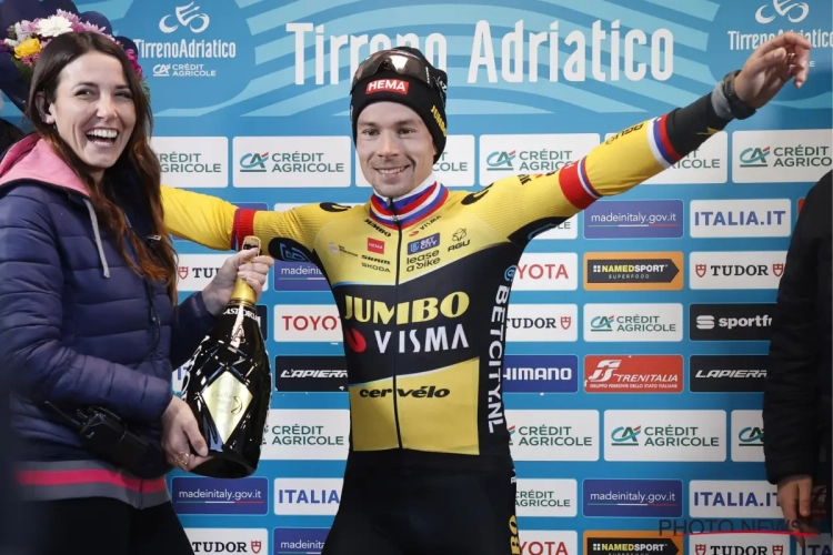 🎥 Geïmproviseerd podium zorgt tijdens de viering van Primoz Roglic voor geniale beelden