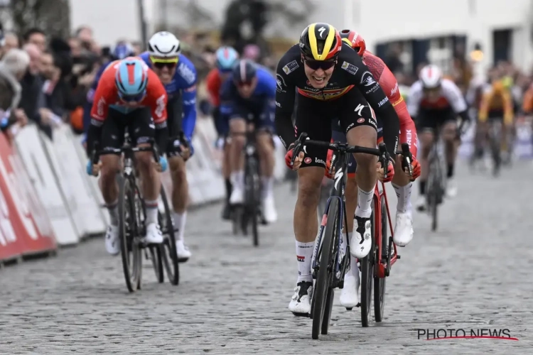 🎥 Tim Merlier rondt het harde werk van zijn ploegmaat af in Nokere Koerse, podium volledig Belgisch