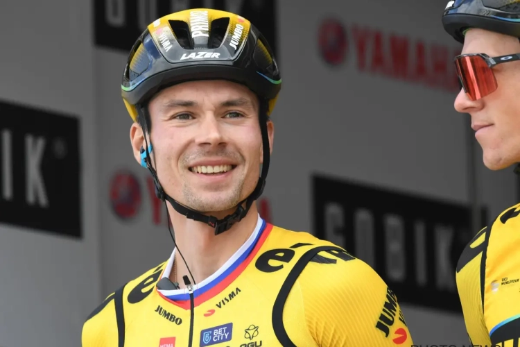 🎥 Roglič blijft lachen na nederlaag tegen Evenepoel en drinkt iets opvallend tijdens interview