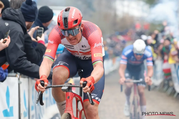 🎥 Wat een anticlimax! Vluchters geven het nog helemaal weg in de laatste kilometer, Mads Pedersen profiteert optimaal