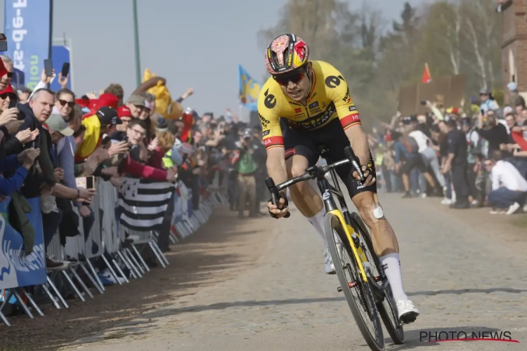 📷 Wout van Aert samen met Lotte Kopecky gespot met oog op volgend doel én maakt alweer indruk