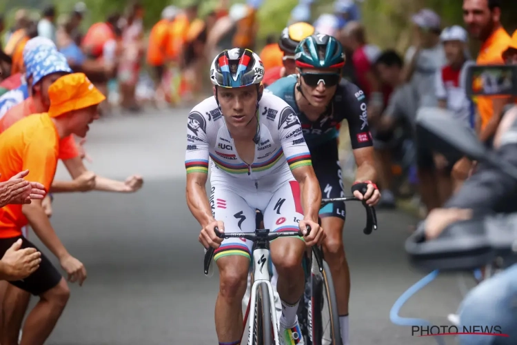 🎥 Deze keer niet met een solo: Remco Evenepoel sprint naar derde zege in de Clasica San Sebastian