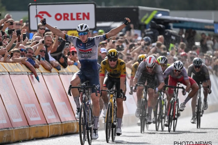 🎥 Twee keer prijs voor Soudal Quick-Step: Tim Merlier klopt kransje topsprinters in kletsnat Polen