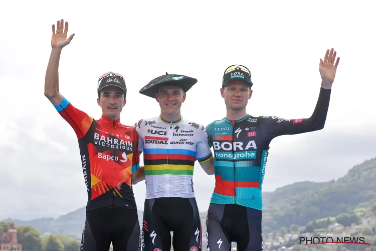 Medevluchter Pello Bilbao zwaait met lof voor winnaar Remco Evenepoel na Clasica San Sebastian