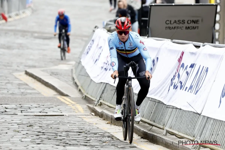 🎥 Ook Remco Evenepoel springt op de kar: unieke inkijk in voorbereiding op WK tijdrijden