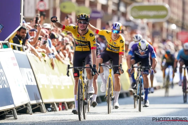 🎥 Meesterlijke Wout Van Aert vervult zijn nieuwe rol meteen met succes, Franse zege in de Bretagne Classic