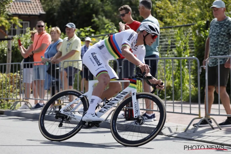 Daar is de man in het wit opnieuw: aan de durver in Mathieu van der Poel om traditionele uitkomst te vermijden