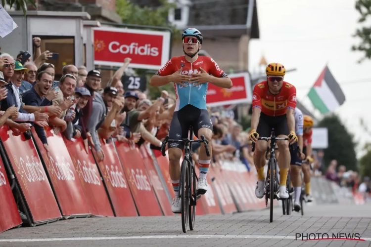 En of hij terug is: Arnaud De Lie pakt ondanks lekke banden opnieuw uit met sterke overwinning