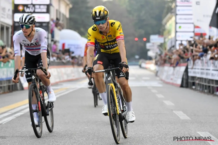 📷 Primoz Roglic lacht zijn landgenoot Tadej Pogacar vierkant uit