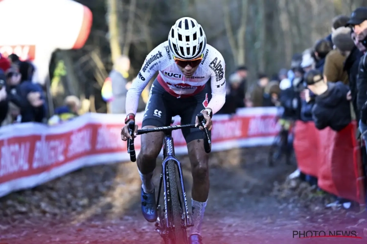 Van der Poel-start: Nederlandse one-woman-show en spanning in de achtergrond in Namen