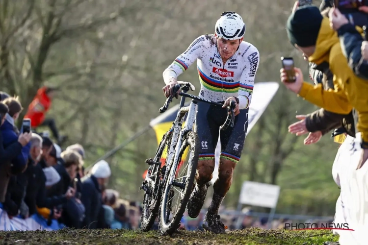 Aftellen naar zijn comeback in het veldrijden maar Mathieu van der Poel laat zich eerst nog op heel andere manier zien