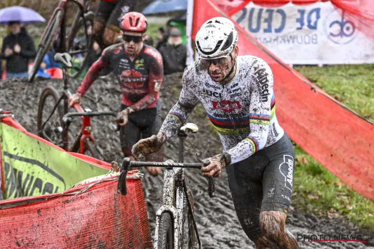 Mathieu van der Poel stoomt gewoon door: zes op zes in de modder van Loenhout