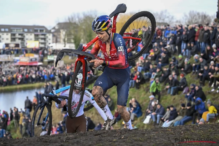 🎥 Ook Tom Pidcock niet onbesproken: Brit is kop van Jut na kopstoot in Hulst