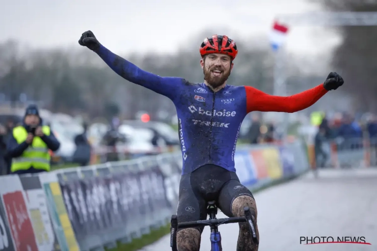 Nederlandse veldrijder legt opvallende keuze uit: "Vertrouwde het peloton niet meer"