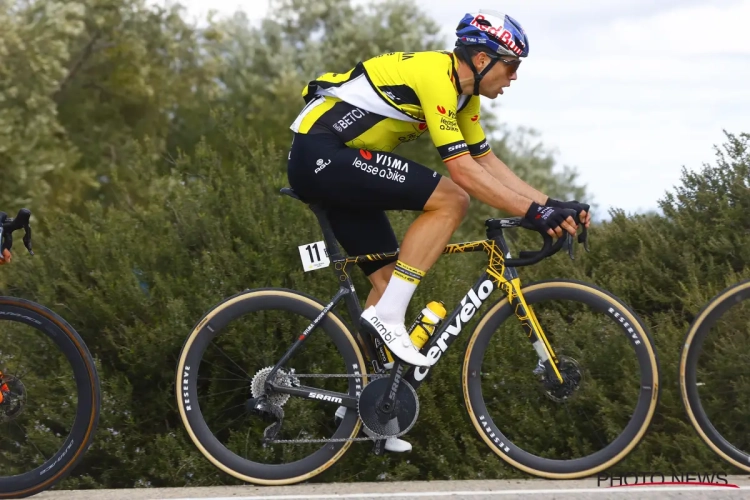 Wout van Aert moet het doen met een magere troost, want hij maakt een zeer triestige primeur mee