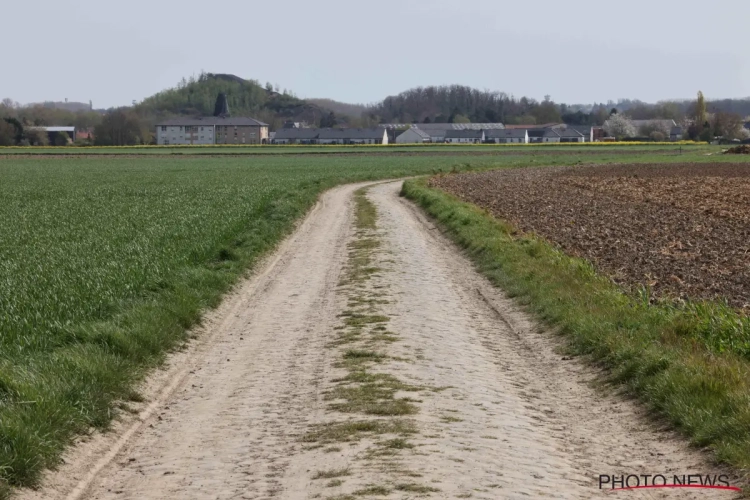 📷 Alle hens aan dek: heel dicht bij de start van Parijs - Roubaix moet vreselijke strook aangepakt worden