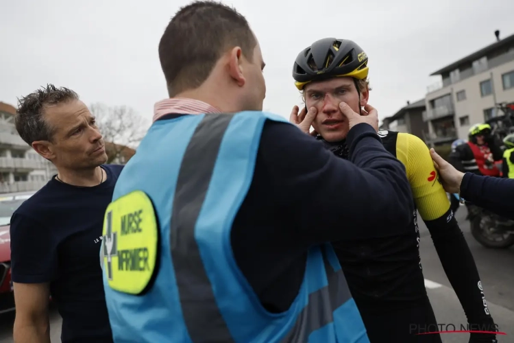 Belg én ploegmaat Wout van Aert afgevoerd naar ziekenhuis, analisten formeel: "Grootste vraagteken"