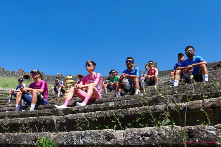 📷 🎥 Giro d'Italia deelt prachtige beelden van start in historische Pompeï